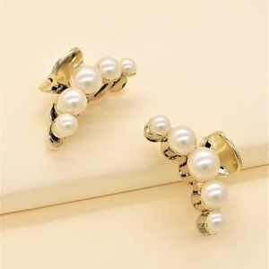 Women's Gold Pearly Pearl Clasp
